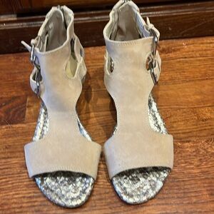 NWOT Donald Pliner suede low wedge sandle